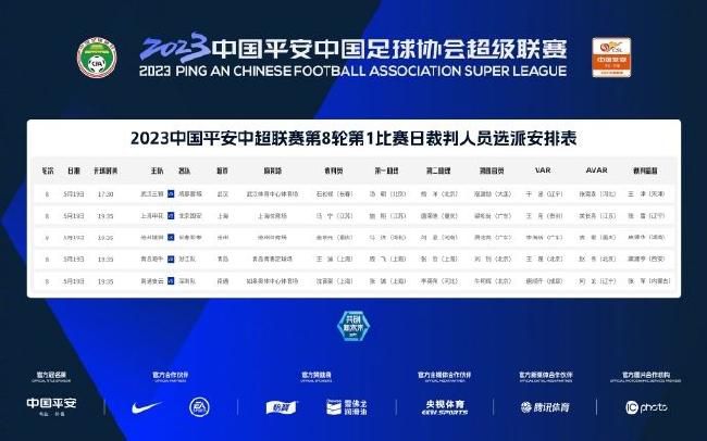 同时也营造了几种灯光的氛围,一个是洗照片的这种红色的肃杀感,还有平时没有在洗照片,门开着,窗户开着的一个通亮的感觉,甚至最后结尾暗房被烧的一个状态,这些都是在前期就设定好了。