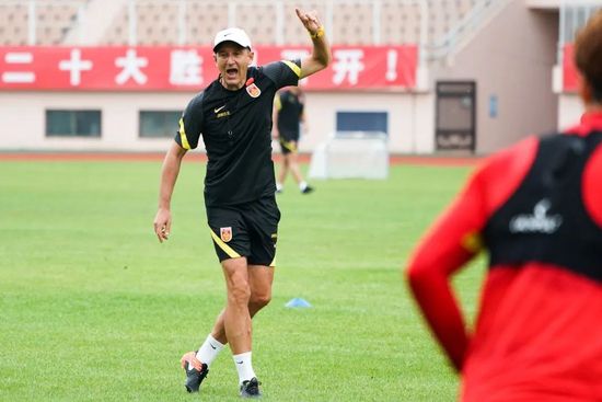 詹姆斯·古恩执导《X特遣队》 并非续集实为重启 2019-03-17 就在漫威宣布詹姆斯·古恩将继续指导《银河护卫队》之后不久,DC方面又传来消息称,由詹姆斯·古恩执导的《自杀小队》并不是一部续集,而是一部真正意义上的重启以及开山之作。