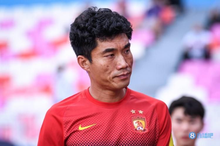 “湾区升明月”2025大湾区电影音乐晚会在中国澳门银河综艺馆火热唱响，经典旋律与新时代心声交织，点燃观众的情感共鸣。