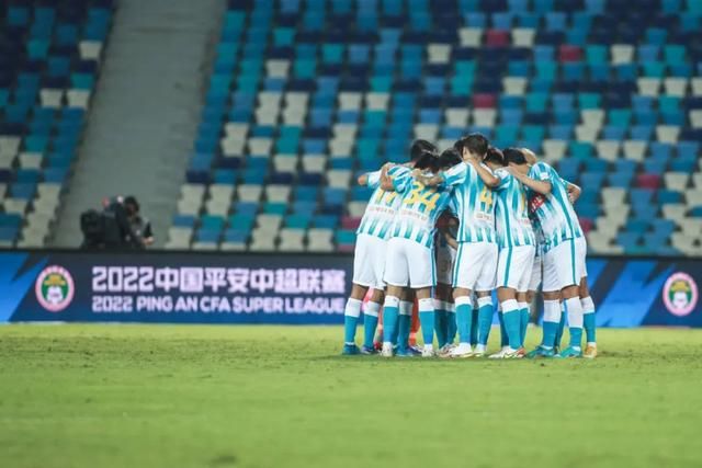 影片定于2015年6月12日以 《侏罗纪世界》曝官方剧情 两栖杂交恐龙首亮相 2014-05-20 据外媒报道,由科林·特雷沃罗导演,布莱丝·达拉斯·霍华德,克里斯·帕拉特主演的《侏罗纪世界》今日曝光官方剧情。