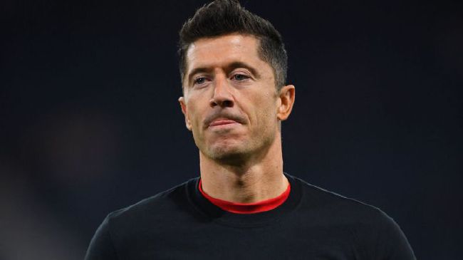 格伦·克洛斯、莎拉·保罗森、泰亚娜·泰勒、金·卡戴珊、妮.同框胡歌!