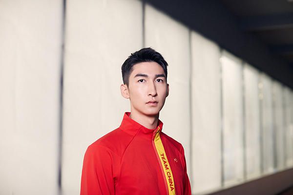 王鹤棣坦言,冉方旭乘火车离别、望向月台上师父身影渐行渐远的那场戏,让他内心“差点绷不住”,情感冲击非常深刻。