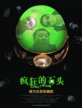 导演丹尼斯·维伦纽瓦亮相,主演艾米莉·布朗特身穿红色露背长裙大秀美背,雨中为粉丝签名展S身材。