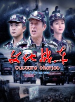 苏菲·特纳《X战警：黑凤凰》剧照戏外的苏菲·特纳同样鲜活——她是红毯上率性大笑的“表情包女王”，也是公开谈论焦虑的先锋。