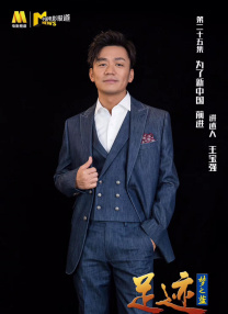 照片中小土豆笑 鬼马性感！